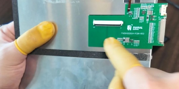Interface tactile USB vs IIC : pourquoi les écrans tactiles USB coûtent généralement plus cher ?